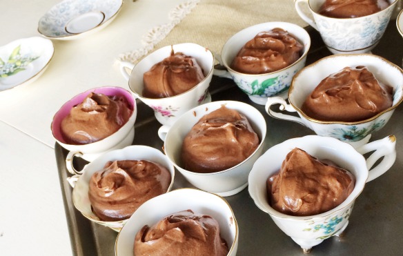 Mousse in tea cups
